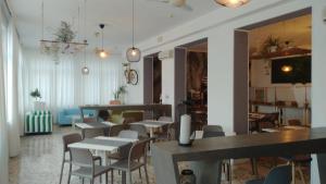 TV a/nebo společenská místnost v ubytování Nautic Beach Hotel