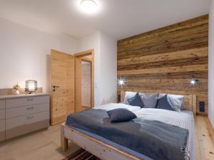 A bed or beds in a room at Bauernhof Streitenau