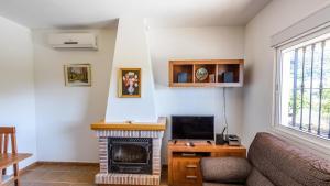 TV a/nebo společenská místnost v ubytování Casa El Moral de Arenas by Ruralidays