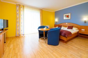 Postel nebo postele na pokoji v ubytování Golf & Thermenland Sonnenpension Frühstückshotel Burgauberg Stegersbach