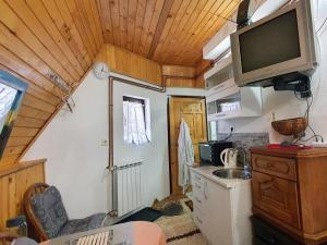Kuchyň nebo kuchyňský kout v ubytování Apartments Panda