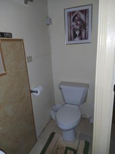 Ванна кімната в Gables Vacation Rentals with Private Gated Parking Onsite
