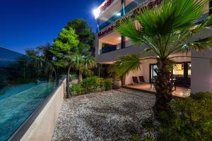 Bazén v ubytování Marina-Bay-Resort nebo v jeho okolí