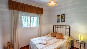 Posteľ alebo postele v izbe v ubytovaní Casa Los Cactus El Gastor by Ruralidays + 30 fotografií