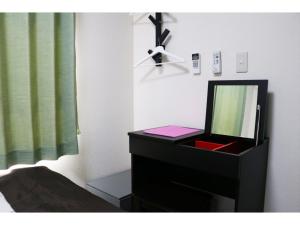 a bedroom with a desk with a mirror and a bed at OHANA TOKYO HOUSE - Vacation STAY 71660v in Tokyo