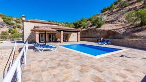 a villa with a swimming pool and a house at Casa El Hoyillo El Gastor by Ruralidays in El Gastor