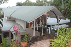 a house with a green roof and some plants at SEAVIEWS Oak Beach in Oak Beach