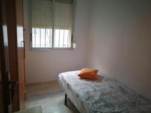 Postel nebo postele na pokoji v ubytování Habitación piso compartido Alquiler por temporada NO Turistico