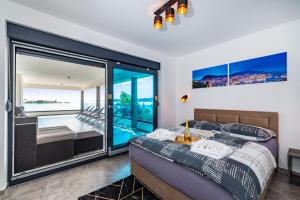 Postel nebo postele na pokoji v ubytování Marina-Bay-Resort