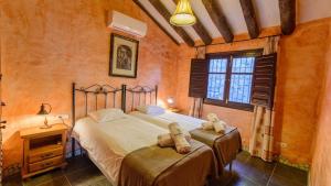 Giường trong phòng chung tại Finca Higueron Competa by Ruralidays +34 ảnh