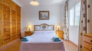 Posteľ alebo postele v izbe v ubytovaní Finca La Vina Competa by Ruralidays + 23 fotografií