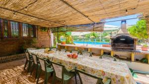 Bazén v ubytovaní Casita De Rufo Cenes de la Vega by Ruralidays alebo v jeho blízkosti