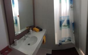 Баня в Studio COEUR PASSION VUE MER charme et standing + 28 снимки