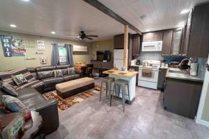 a large living room with a couch and a kitchen at Roscoe Cottage Pet Friendly in Roscoe