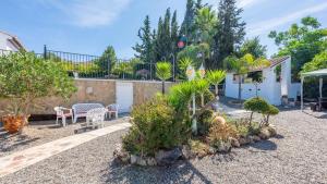 Ein Garten an der Unterkunft Casa La Vina del Arenal Pizarra by Ruralidays