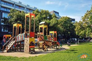 Kawasan permainan kanak-kanak di SPA Nadmorskie Tarasy Nemo Apartamenty Kołobrzeg - Latarnia morska - Port