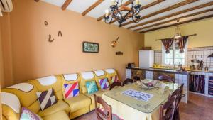 Posezení v ubytování Casa La Choza de Mamuyo Montefrio by Ruralidays