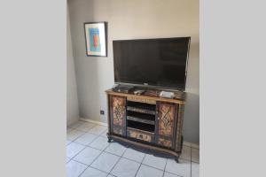 Et tv og/eller underholdning på Appartement avenue Hassan 2 guest friendly