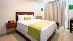 Postel nebo postele na pokoji v ubytování Imperla Hotel