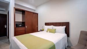 Postel nebo postele na pokoji v ubytování Imperla Hotel