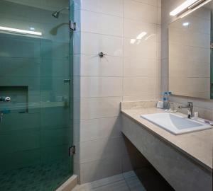 Koupelna v ubytování Imperla Hotel