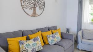 Część wypoczynkowa w obiekcie Casa Jacaranda El Gastor by Ruralidays