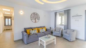 Część wypoczynkowa w obiekcie Casa Jacaranda El Gastor by Ruralidays