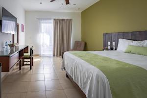 Postel nebo postele na pokoji v ubytování Imperla Hotel