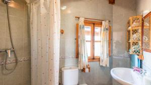 Koupelna v ubytování Casa La Noria Iznate by Ruralidays