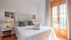 A bed or beds in a room at Casa Mari de Almogia by Ruralidays