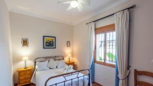 A bed or beds in a room at Casa Mari de Almogia by Ruralidays