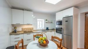 A kitchen or kitchenette at Casa Mari de Almogia by Ruralidays