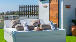 Ein Sitzbereich in der Unterkunft Villa Belen Torrox by Ruralidays