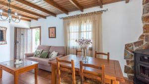 Ein Sitzbereich in der Unterkunft Villa Belen Torrox by Ruralidays