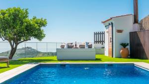 Der Swimmingpool an oder in der Nähe von Villa Belen Torrox by Ruralidays