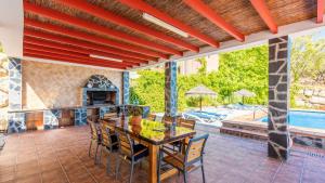 Bazén v ubytování Villa Eugenia Torrox by Ruralidays nebo v jeho okolí