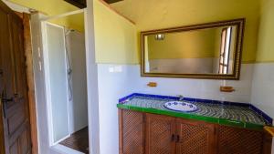 A bathroom at Casa Rural Azahar Periana by Ruralidays
