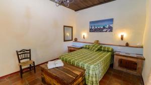 A bed or beds in a room at Casa Rural Azahar Periana by Ruralidays Még 37 kép