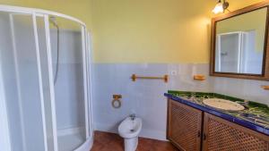 A bathroom at Casa Rural Azahar Periana by Ruralidays