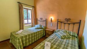 A bed or beds in a room at Casa Rural Azahar Periana by Ruralidays