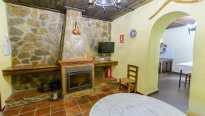 A television and/or entertainment centre at Casa Rural Azahar Periana by Ruralidays