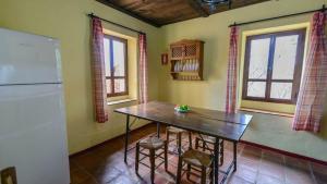 A kitchen or kitchenette at Casa Rural Azahar Periana by Ruralidays