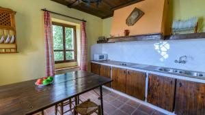 A kitchen or kitchenette at Casa Rural Azahar Periana by Ruralidays