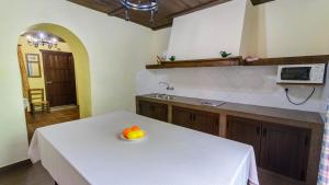 A kitchen or kitchenette at Casa Rural Azahar Periana by Ruralidays