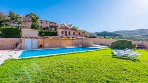The swimming pool at or close to Casa Rural Azahar Periana by Ruralidays
