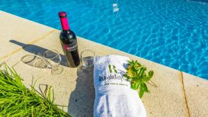 The swimming pool at or close to Casa Rural Azahar Periana by Ruralidays