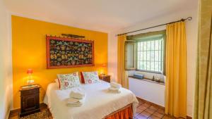 Ein Bett oder Betten in einem Zimmer der Unterkunft Finca Colores en el Viento Frigiliana by Ruralidays