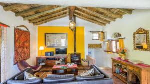 Ein Sitzbereich in der Unterkunft Finca Colores en el Viento Frigiliana by Ruralidays