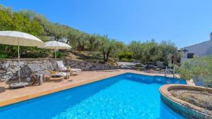 Der Swimmingpool an oder in der Nähe von Finca Colores en el Viento Frigiliana by Ruralidays