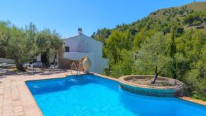 Der Swimmingpool an oder in der Nähe von Finca Colores en el Viento Frigiliana by Ruralidays
